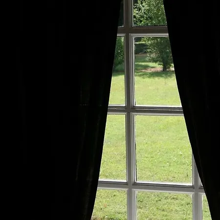 Chateau De Bed & Breakfast 3*